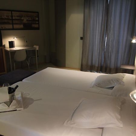 Hotel Almirante แฟร์โรล ภายนอก รูปภาพ